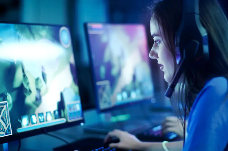 Female playing esports